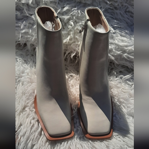 🆕️ LLS White Ankle Heeled Boots - Picture 4 of 15